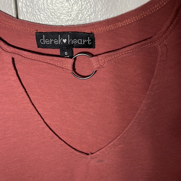 Women’s Derek Heart v-neck tshirt - Picture 2 of 3